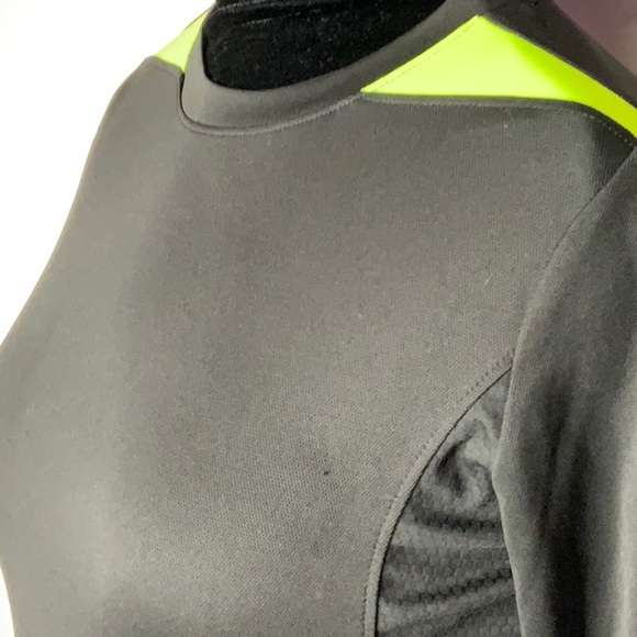 Xpression Quick-Dri athletic top - Picture 3 of 3